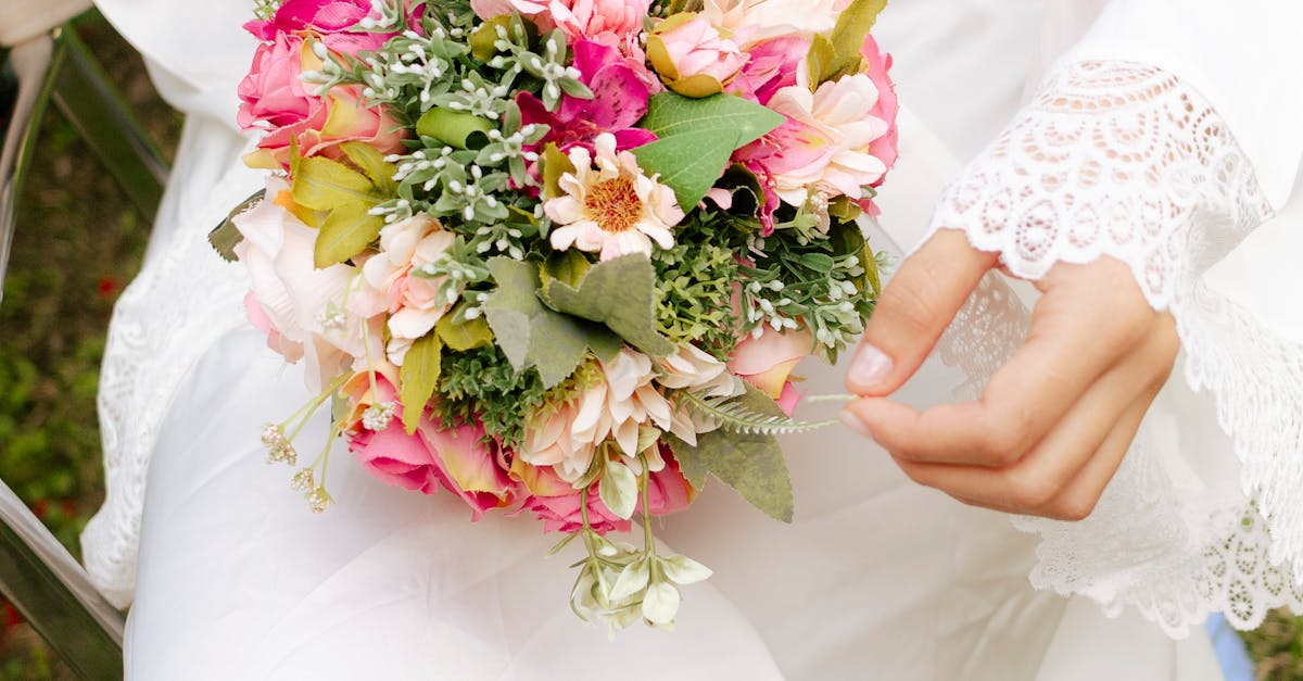 Bold and Colourful Bouquets for a Tropical Look