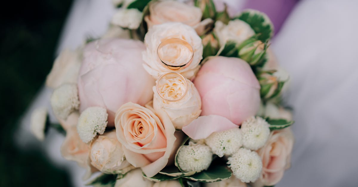 Budget-Friendly Spring Flowers for Gorgeous Wedding Decor