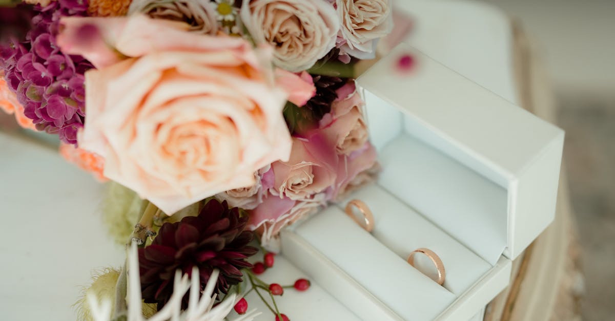 How to Incorporate Autumn Colours in Wedding Floral Arrangements