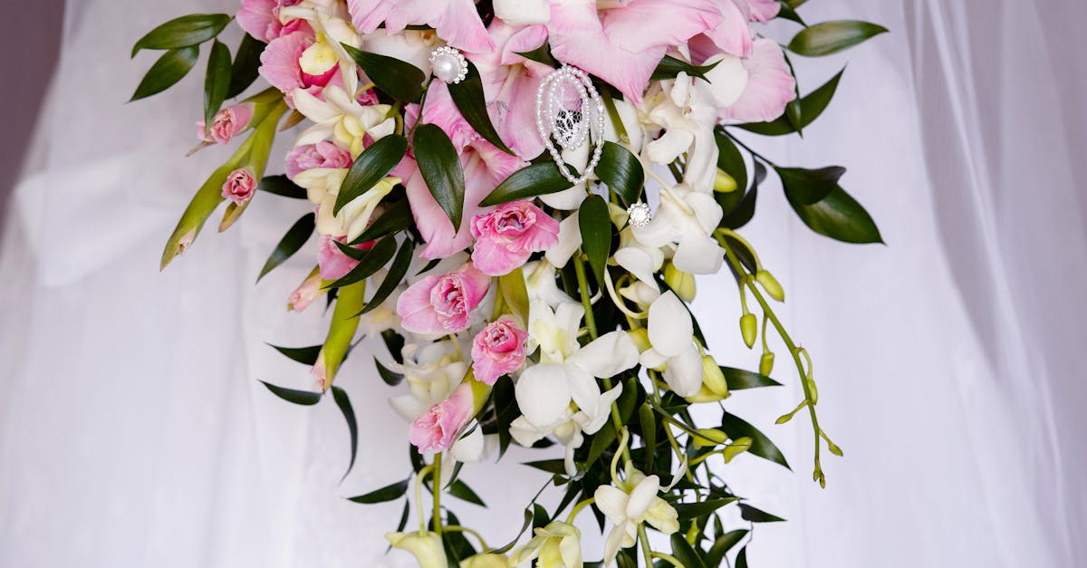 Minimalist Boutonniere Styles for Modern Weddings