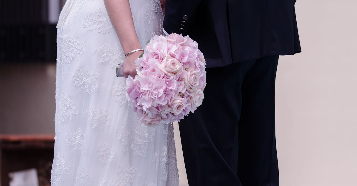 Minimalist Bridal Bouquets for a Contemporary Gold Coast Bride